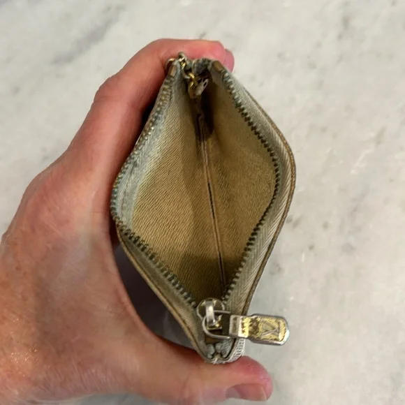 Louis Vuitton key pouch - Picture 3 of 3